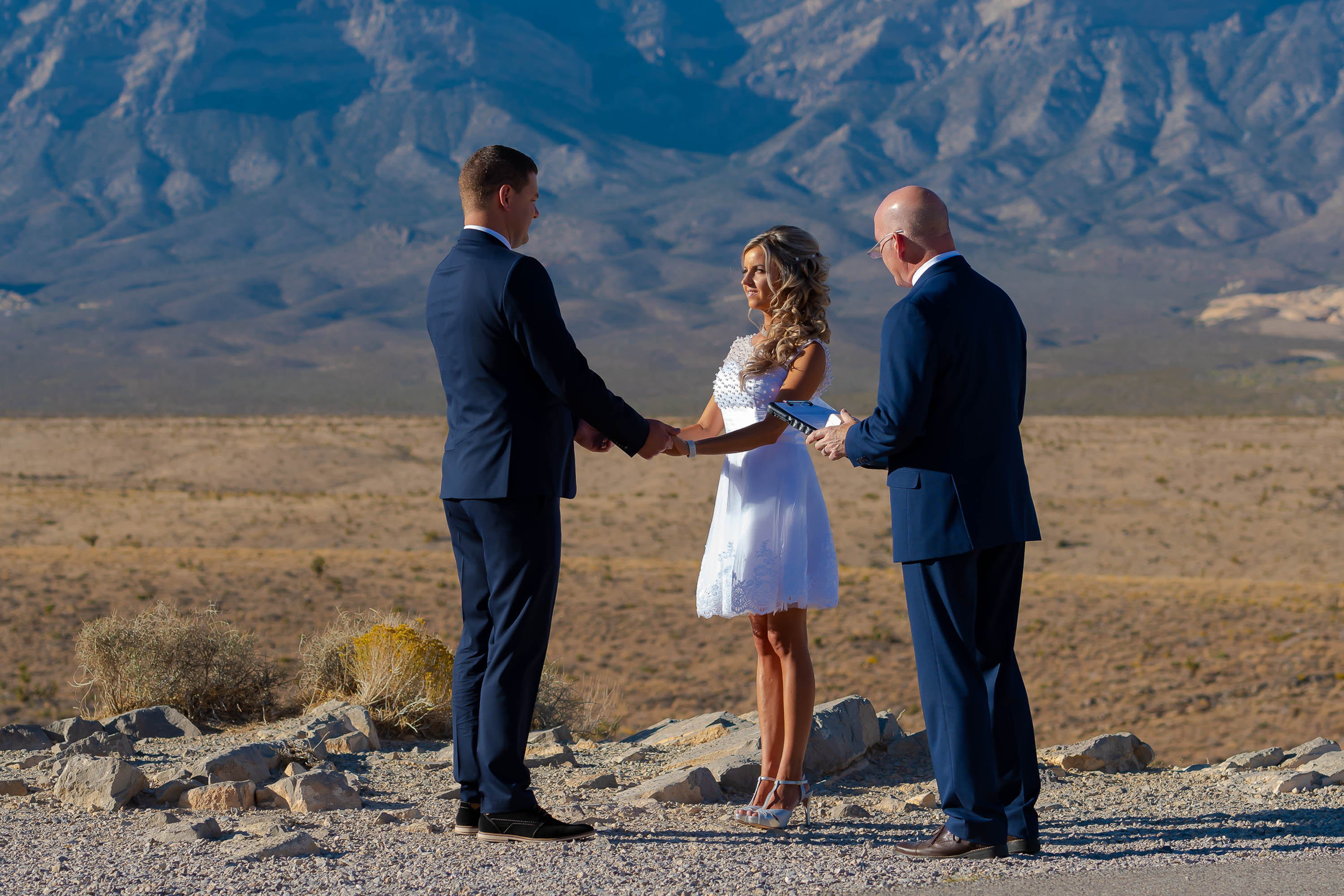 Las Vegas wedding photographer | Desert elopements weddings | Red Rock Canyon