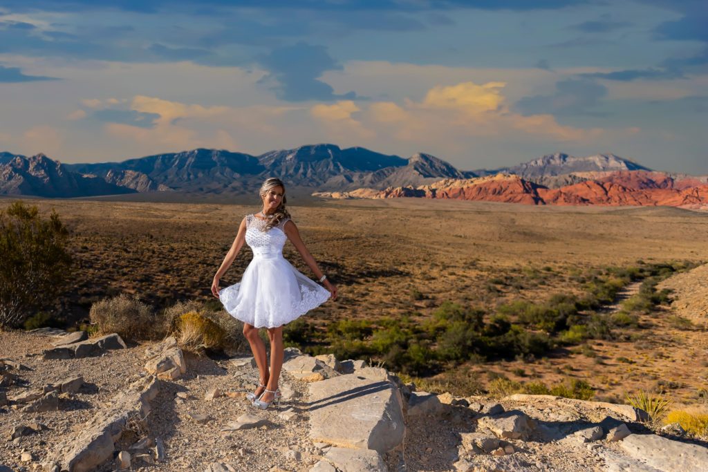 Desert elopement wedding photography | Las Vegas wedding photographer | Red Rock Canyon weddings