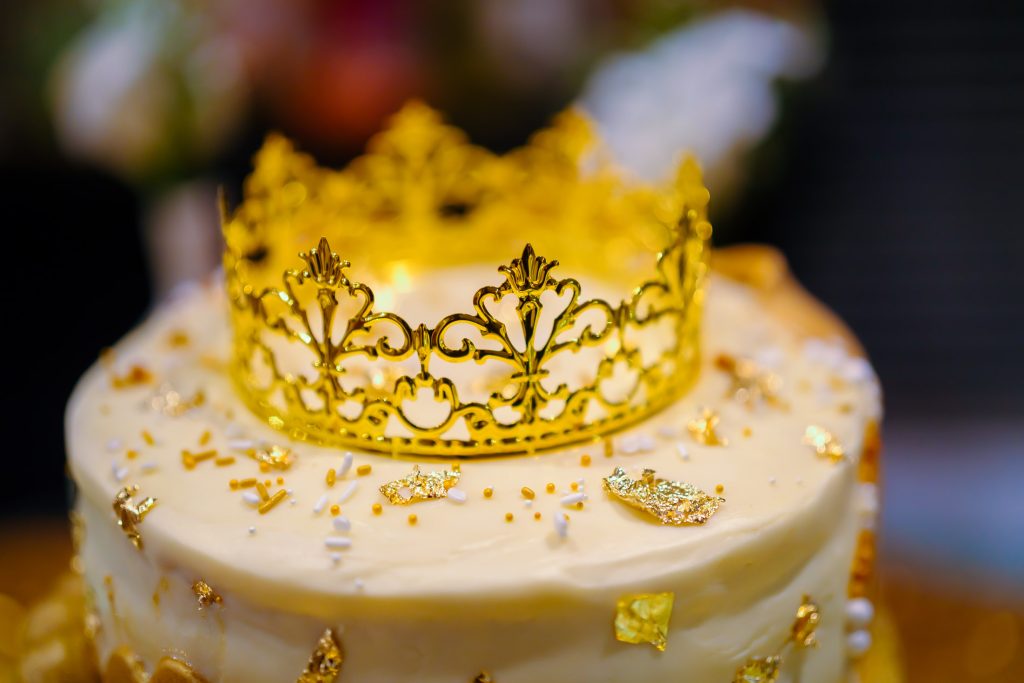 Same sex wedding cake detail with golden crown decoration in Las Vegas, photographed by Zoltan Redl Nagy.
