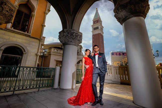 indian wedding couple portrait at the venetian las vegas tower romantic wedding photography by zoltan redl-nagy