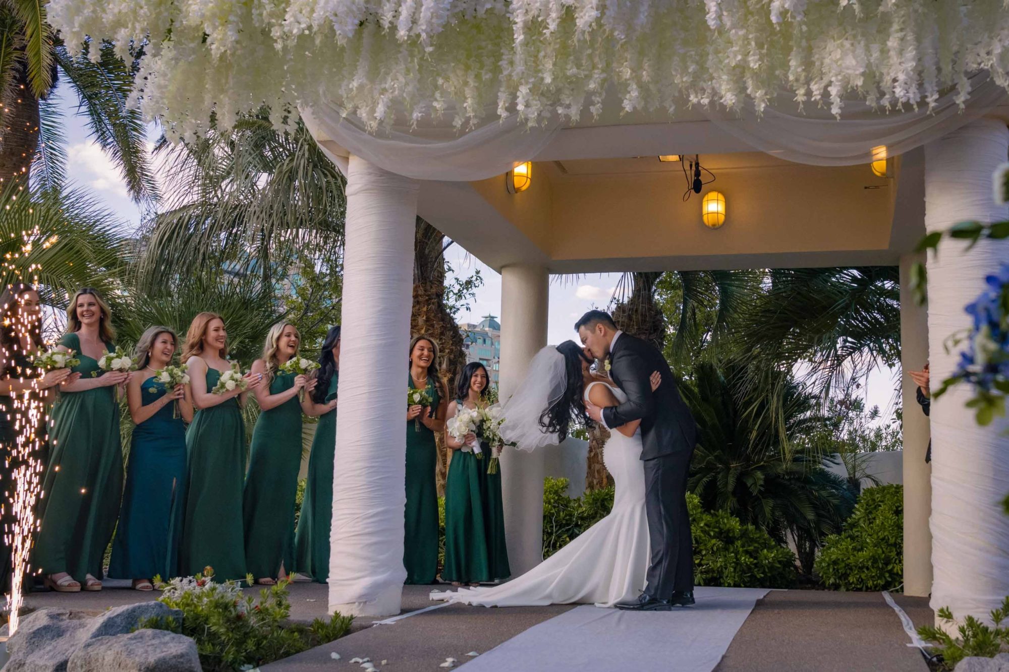 Kevin-and-Christine-Emerald-at-Queensridge-Ceremony-Kiss